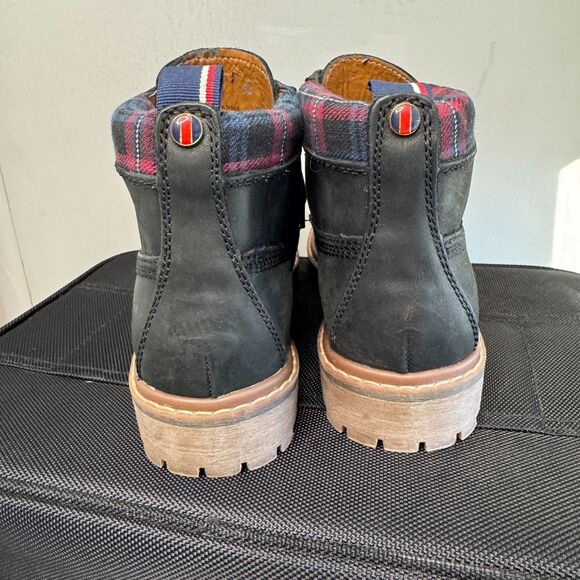 Tommy Hilfiger Tassie Black Leather Boots 7.5M | Heidi-Vibes, Get Your Hike On! - Picture 3 of 11
